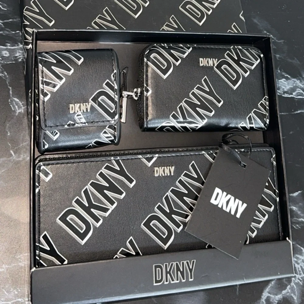 DKNY Women’s Casual Phoenix Box Set Classic Wallet Bi-Fold Wallet+Card+iPod Case